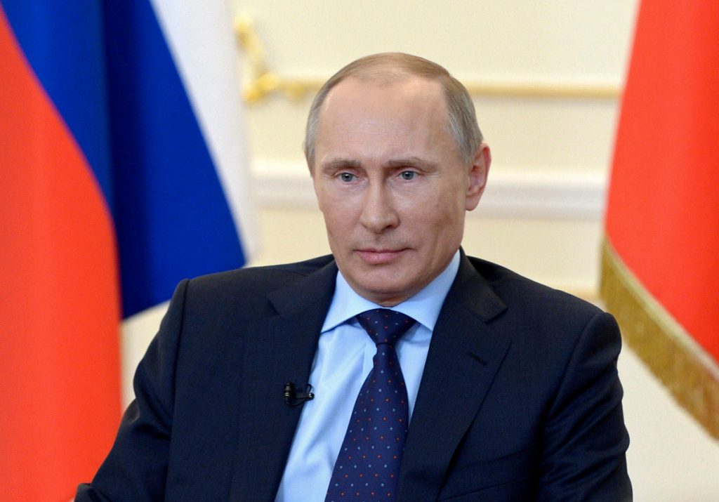 Vladmir Putin fundiu simbolicamente as representações da Rússia Imperial, da URS